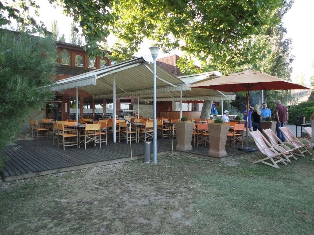 Hotel Monopoly Balatonalmadi Exterior photo