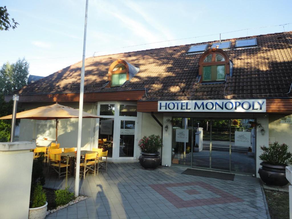 Hotel Monopoly Balatonalmadi Exterior photo